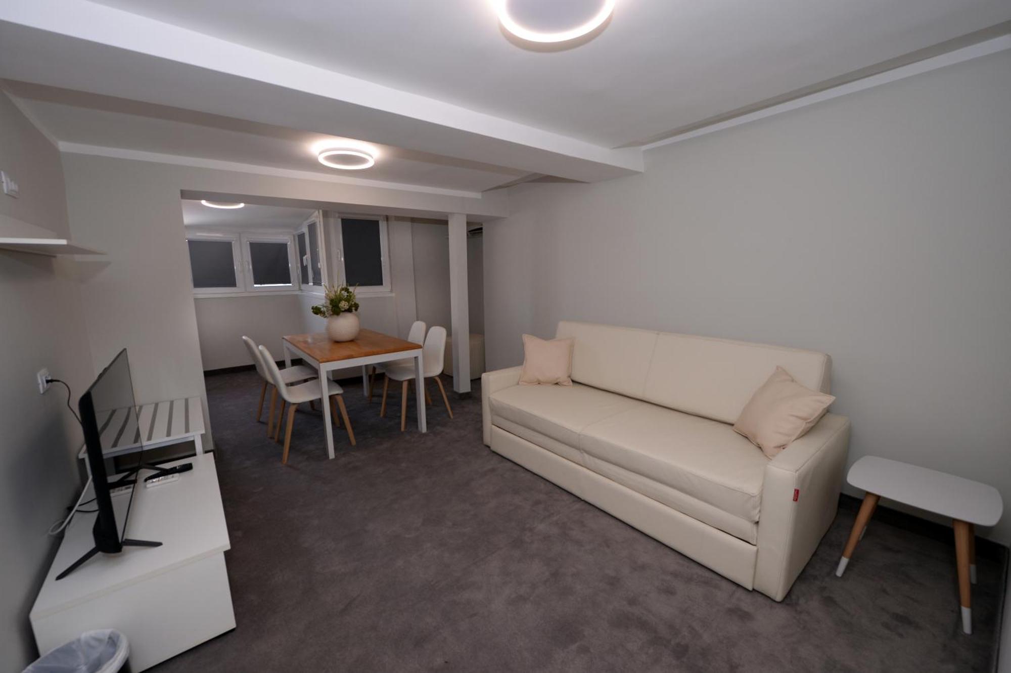 Alexandar Square Apartment